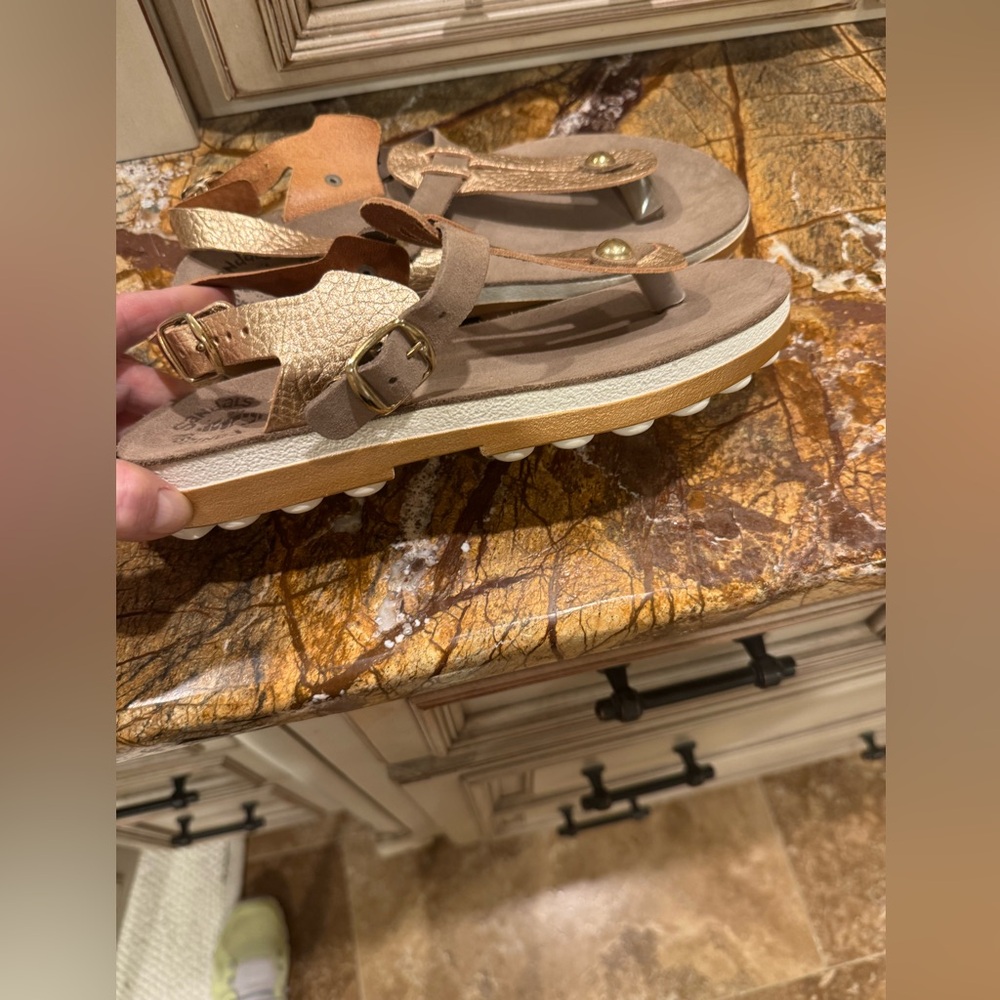 Women’s SANDALS